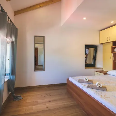 Vinea Umag, Ulica G Garibaldia 2 أوماغ