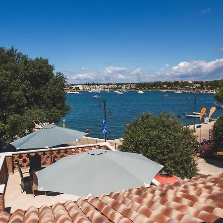 Vinea Umag, Ulica G Garibaldia 2 * Умаг