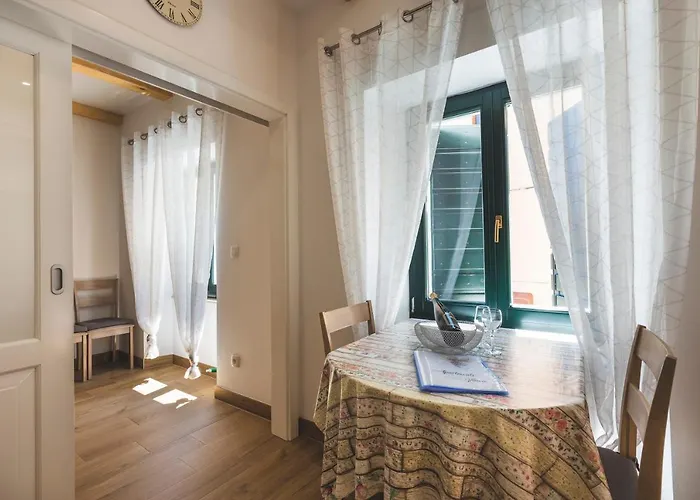 Vinea Umag, Ulica G Garibaldia 2 *