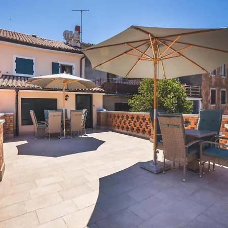 Vinea Umag, Ulica G Garibaldia 2 * Umago