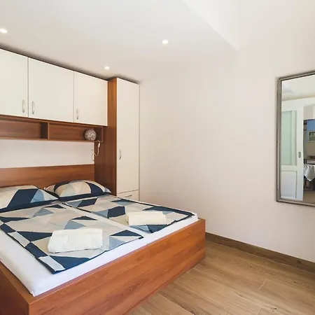 Vinea Umag, Ulica G Garibaldia 2 Apartamento Umago