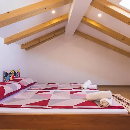 Vinea Umag, Ulica G Garibaldia 2 *