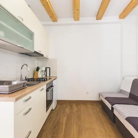 Vinea Umag, Ulica G Garibaldia 2 * Umag