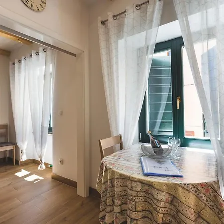 Vinea Umag, Ulica G Garibaldia 2 *