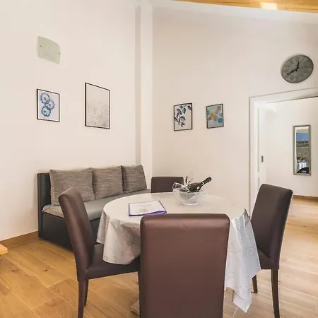 Vinea Umag, Ulica G Garibaldia 2 أوماغ